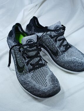Nike womens Free Black Knit Sneakers size 9.5